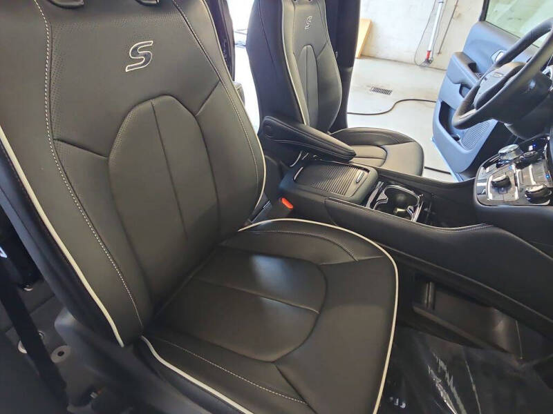 2027 Chrysler Pacifica Limited