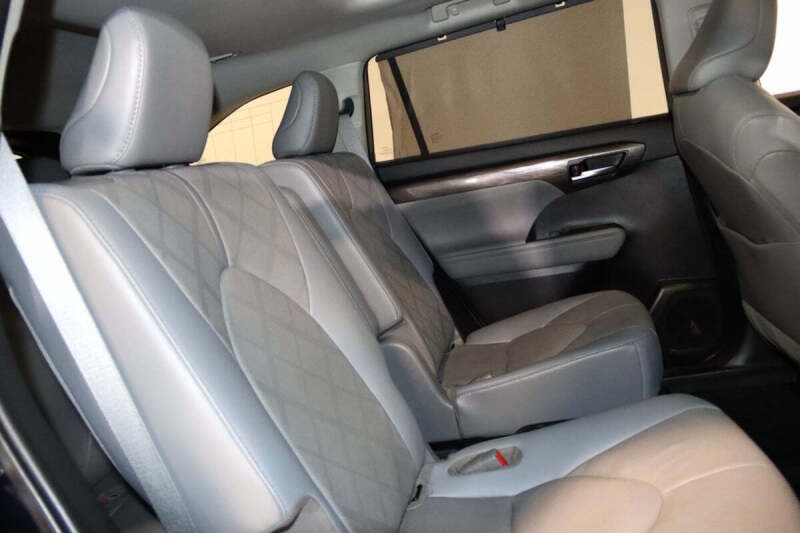 2021 Toyota Highlander Hybrid Platinum