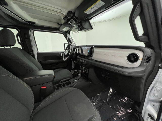 2024 Jeep Wrangler Sahara 4xe