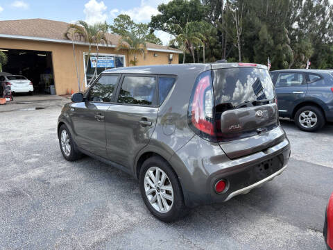 2017 Kia Soul +