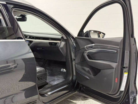 2019 Audi e-tron quattro Premium Plus