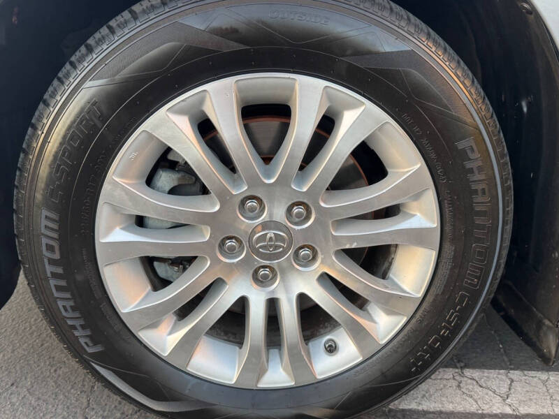 2013 Toyota Sienna XLE 7-Passenger Auto Access Seat