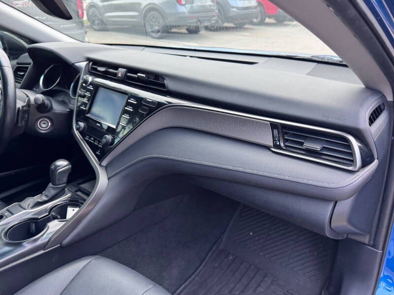 2020 Toyota Camry SE