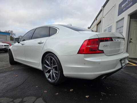 2018 Volvo S90 T5 Momentum