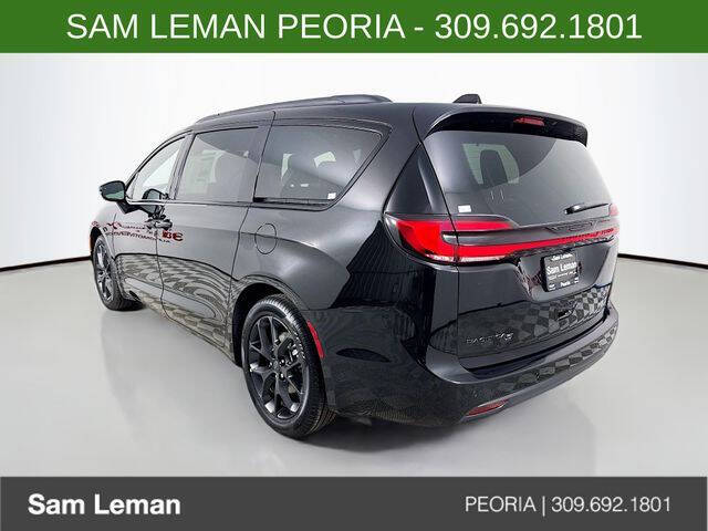 2027 Chrysler Pacifica Limited