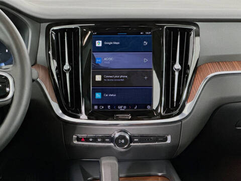 2024 Volvo S60 B5 Plus Dark Theme