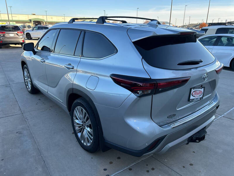 2025 Toyota Highlander Hybrid Platinum