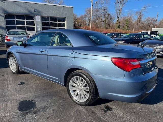 2011 Chrysler 200 Limited