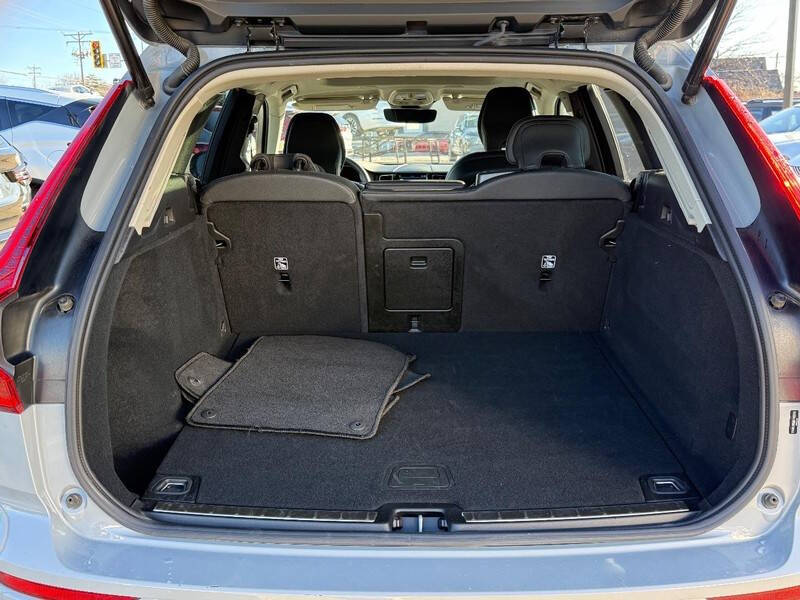 2025 Volvo XC60 B5 Plus Dark Theme