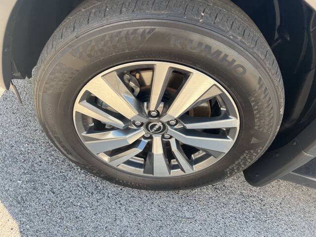 2024 Nissan Pathfinder SL