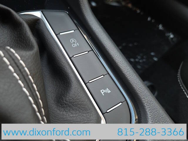 2025 Volkswagen Taos SEL 4Motion