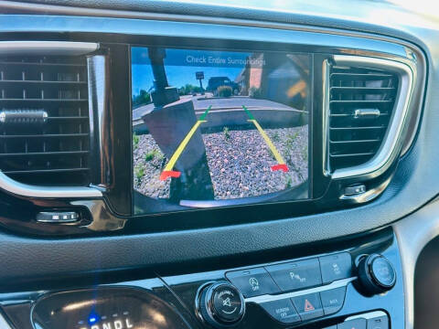 2017 Chrysler Pacifica Touring-L