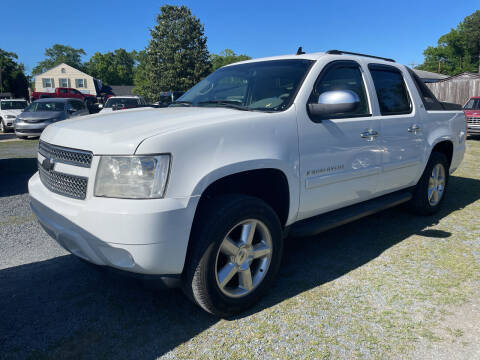 2008 Chevrolet Avalanche for sale at LAURINBURG AUTO SALES in Laurinburg NC