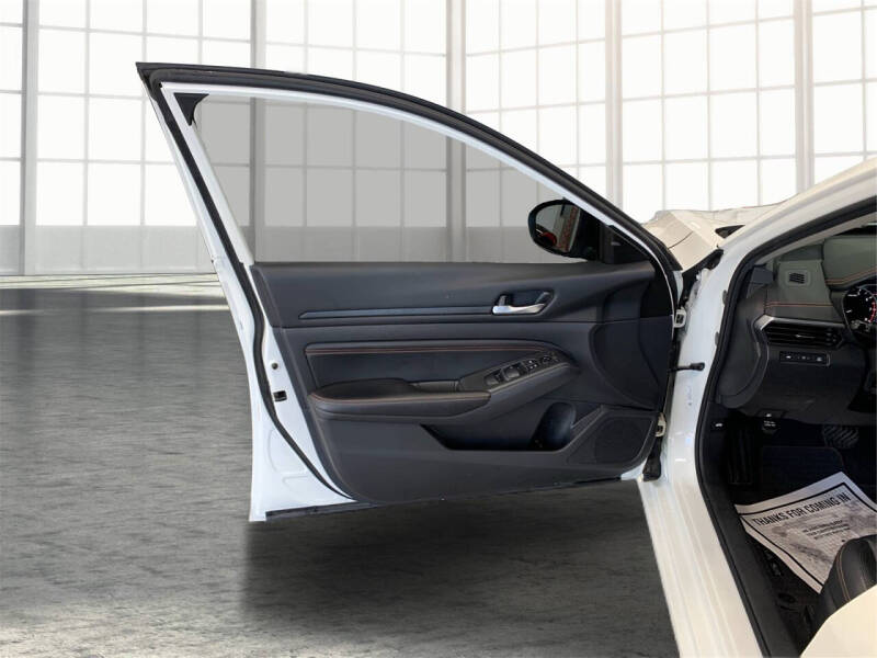 2022 Nissan Altima 2.5 SR