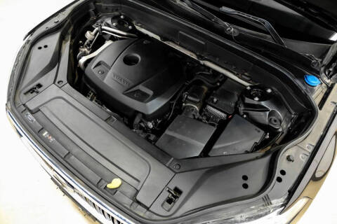 2017 Volvo XC90 T6 Momentum