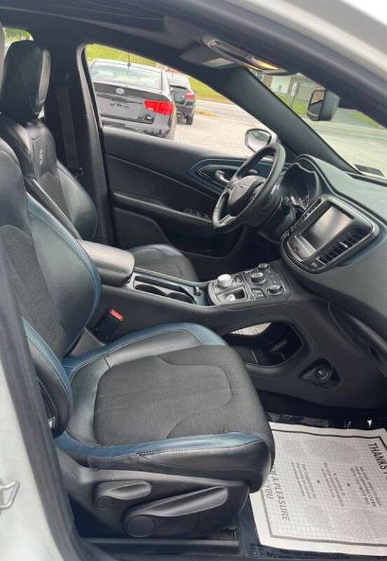 2016 Chrysler 200