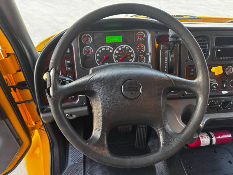 2018 Freightliner M2 106