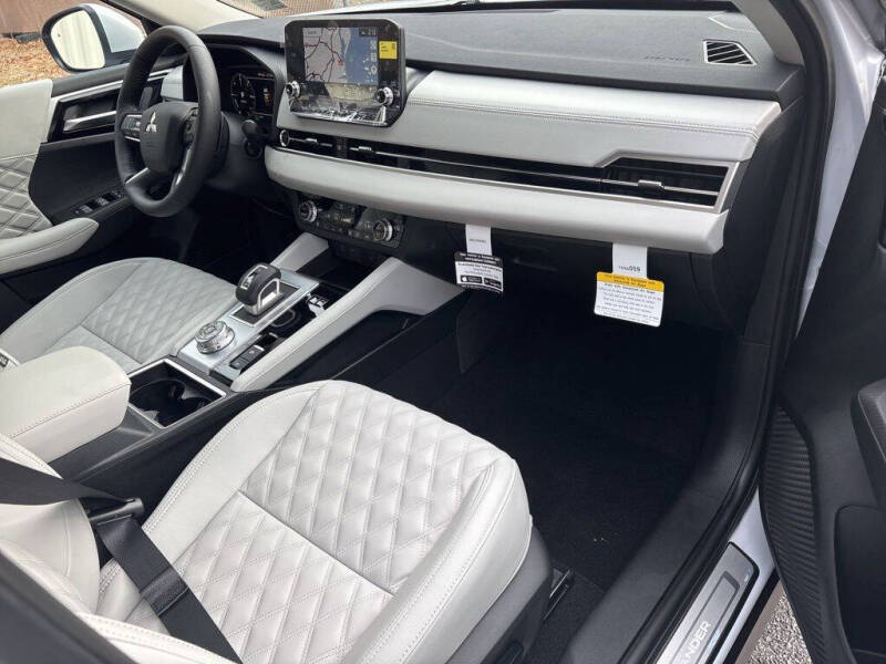 2025 Mitsubishi Outlander PHEV SEL