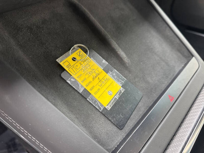 2022 Tesla Model S Plaid