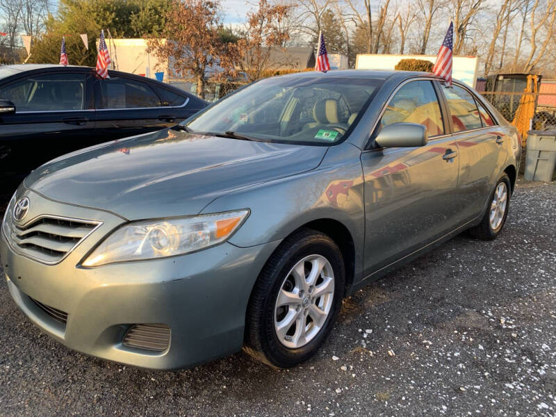 2011 Toyota Camry LE's photo