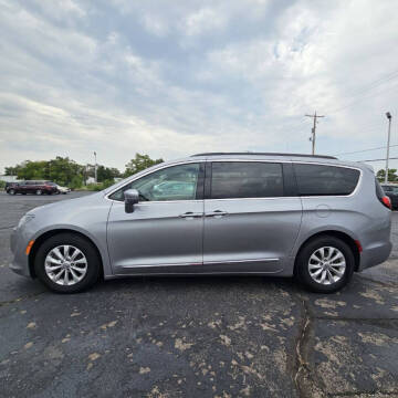 2017 Chrysler Pacifica Touring-L