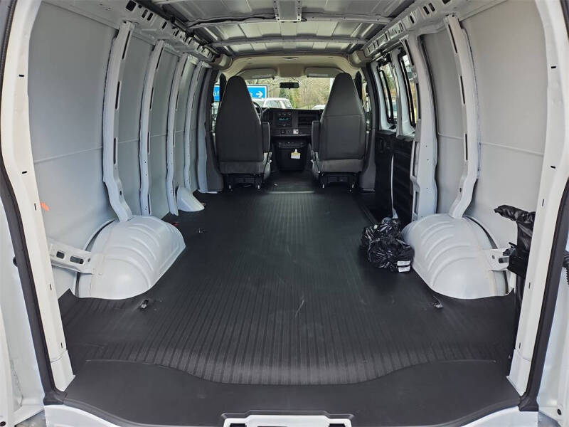 2025 Chevrolet Express 2500
