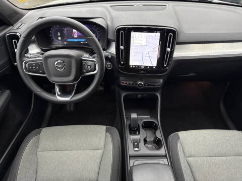 2023 Volvo XC40 B5 Core