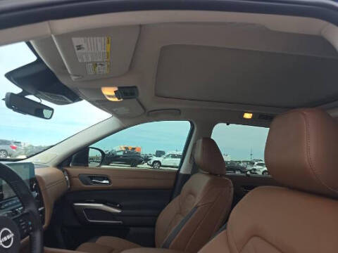 2025 Nissan Pathfinder Platinum