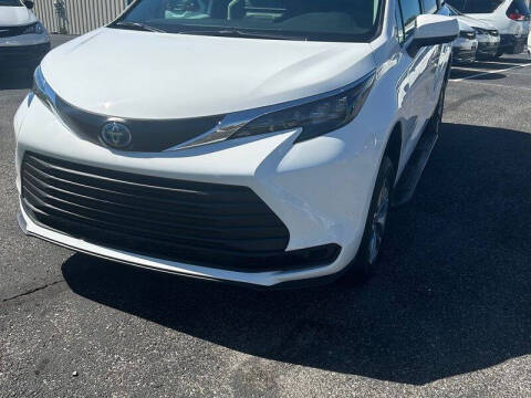 2025 Toyota Sienna LE 8-Passenger