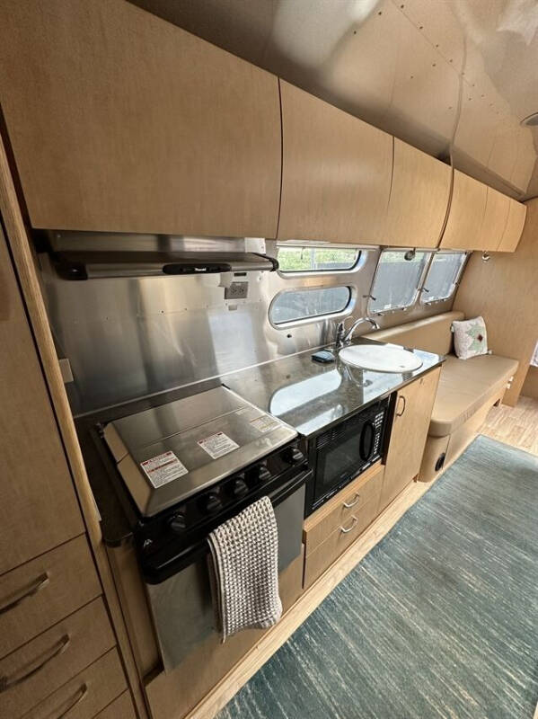 2015 Airstream Flying Clo