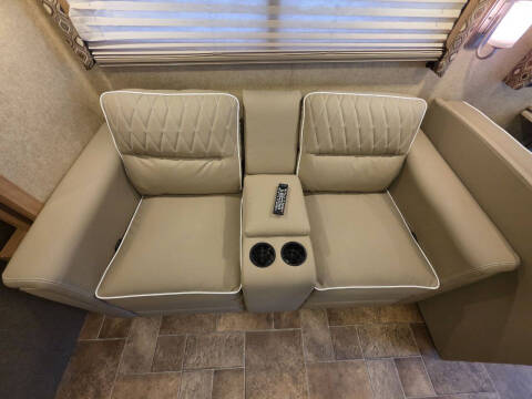 2016 Thor Motor Coach Hurricane
