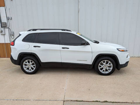 2015 Jeep Cherokee for sale at Parkway Motors in Osage Beach MO