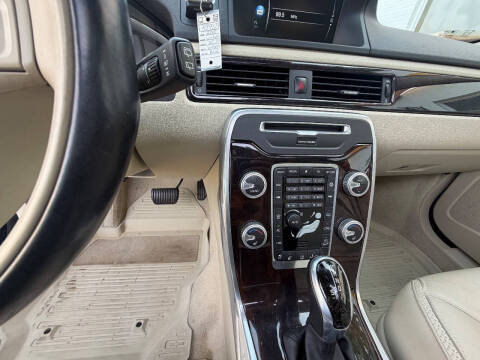 2016 Volvo XC70 T5 Platinum