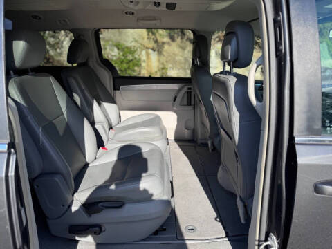 2012 Volkswagen Routan SE