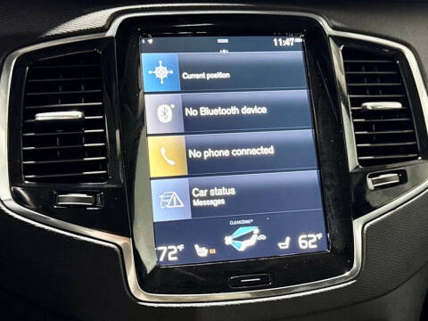 2022 Volvo XC90 T6 Momentum 6-Passenger