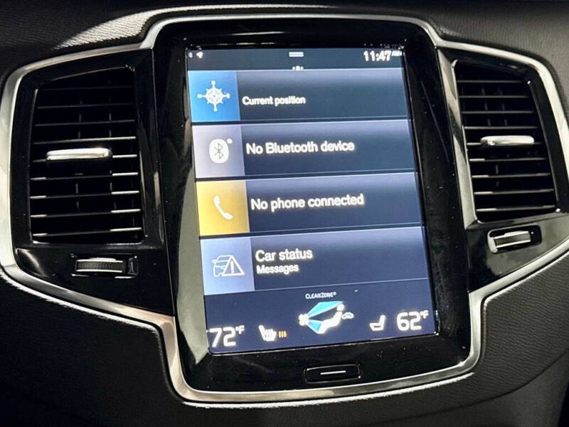 2022 Volvo XC90 T6 Momentum 6-Passenger