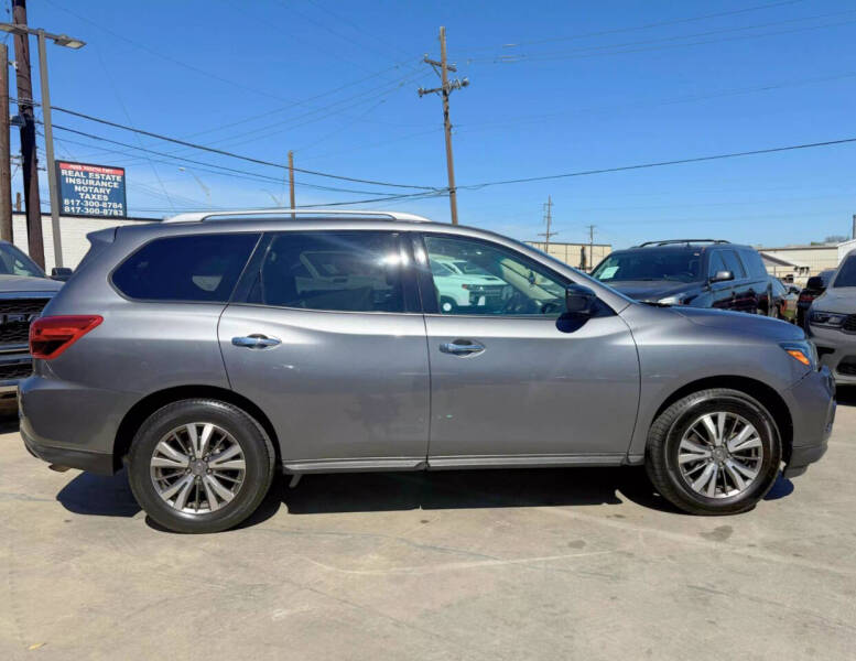 2020 Nissan Pathfinder SV