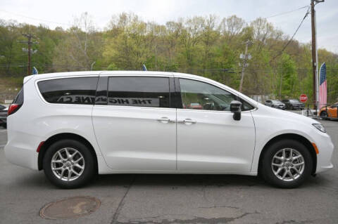 2024 Chrysler Pacifica Touring L