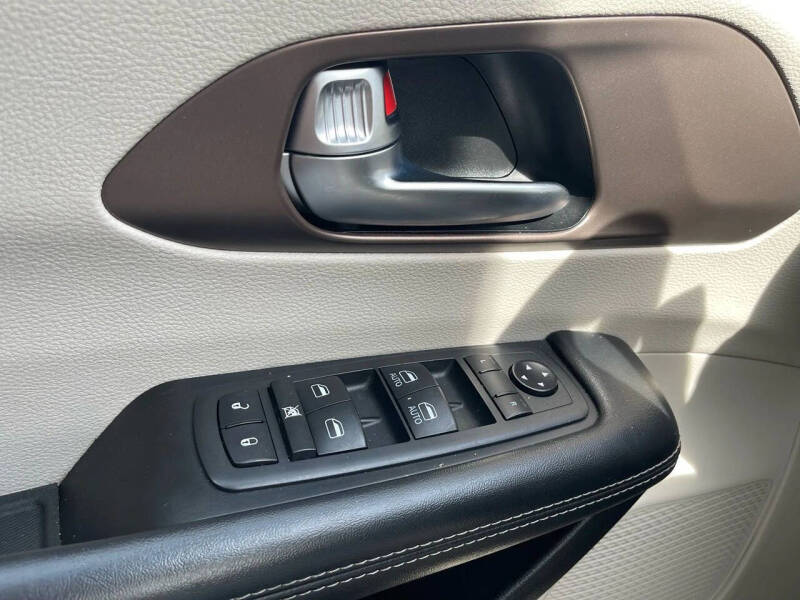 2020 Chrysler Voyager LXi