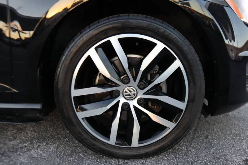 2017 Volkswagen Golf TSI Wolfsburg Edition