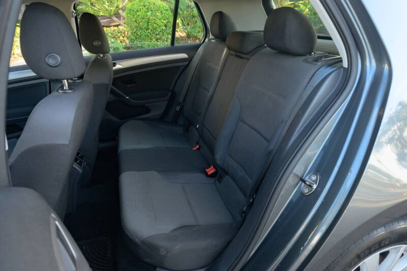 2017 Volkswagen Golf TSI S