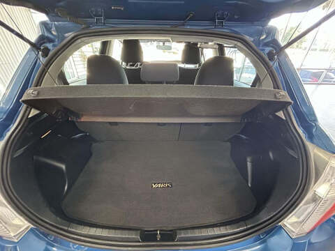 2012 Toyota Yaris 5-Door LE