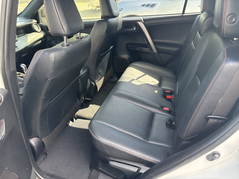 2017 Toyota RAV4 Hybrid SE