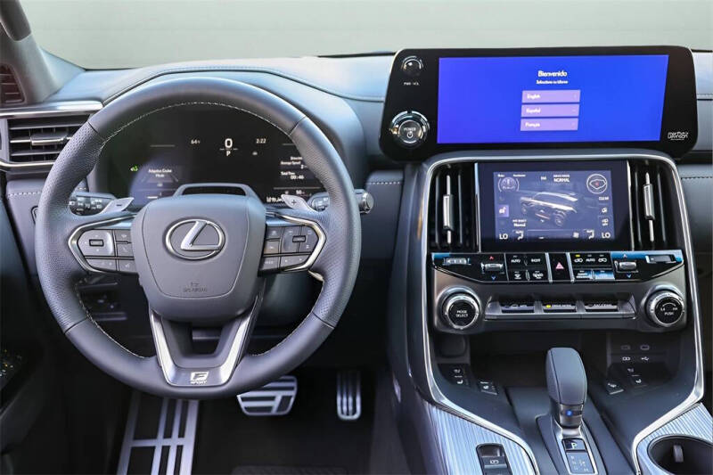 2025 Lexus LX 700h F SPORT Handling