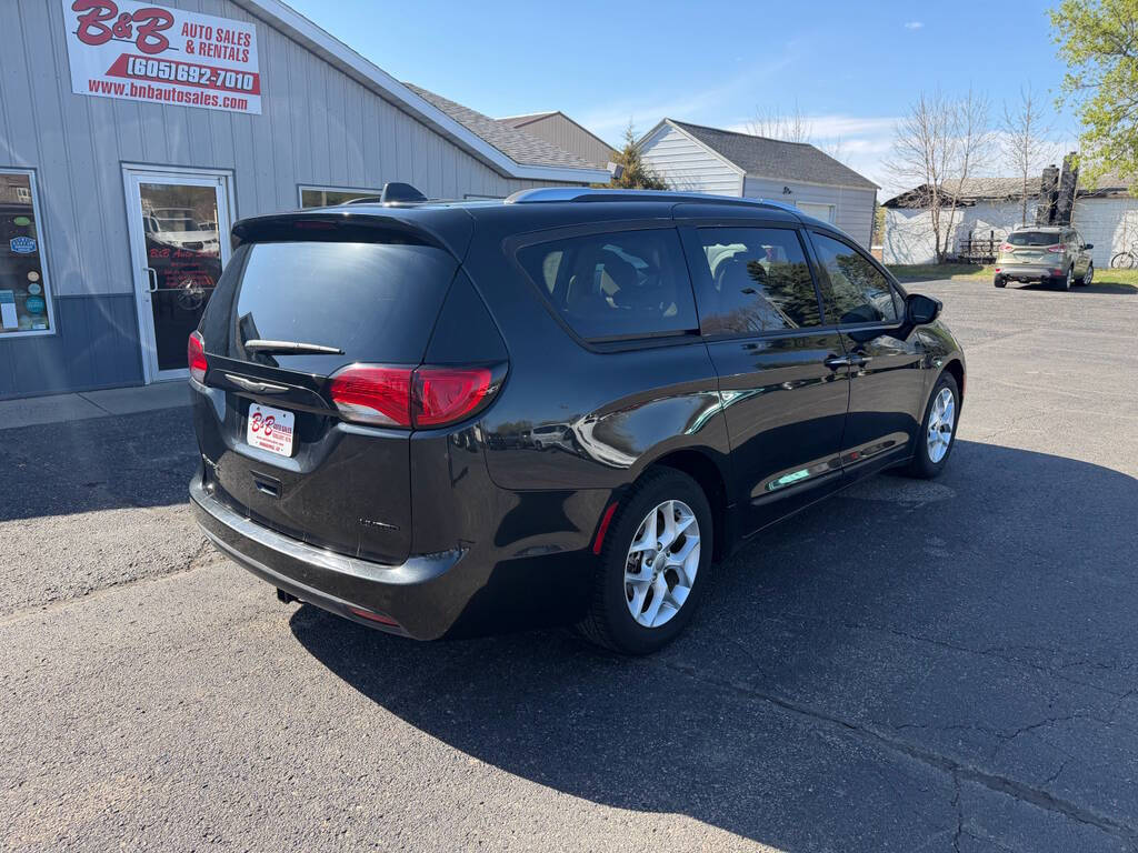 2020 Chrysler Pacifica 12