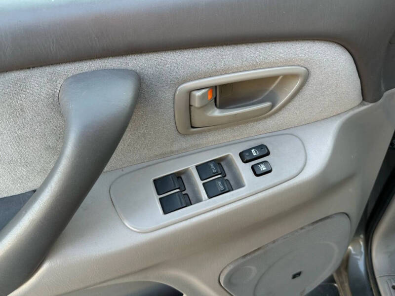 2005 Toyota Sequoia SR5
