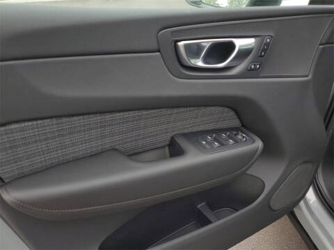 2025 Volvo XC60 T8 Core Dark Theme