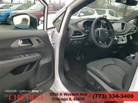 2025 Chrysler Pacifica Select