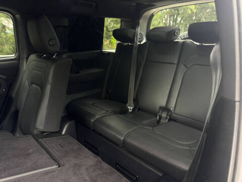 2023 Land Rover Defender 130 SE