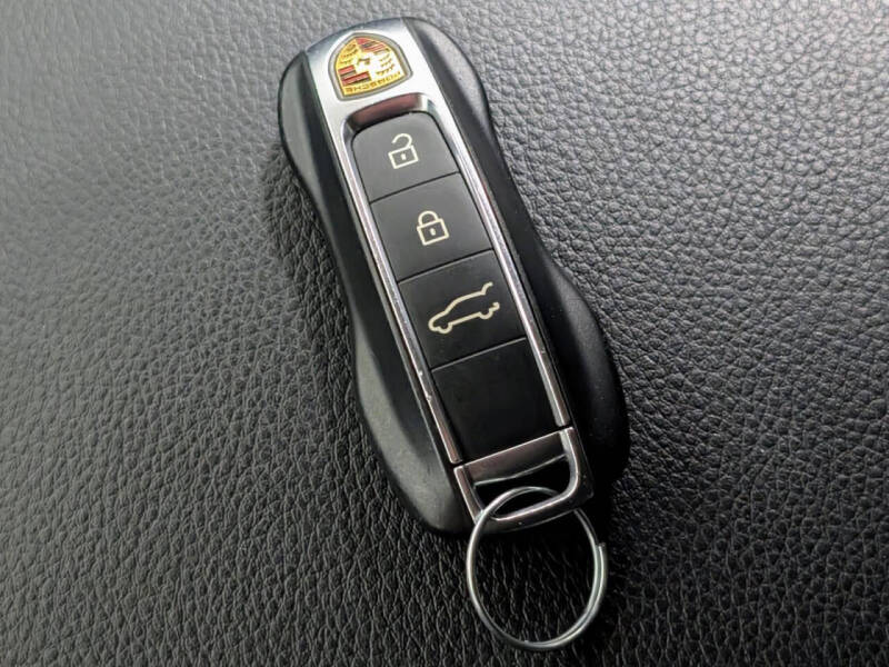 2022 Porsche Cayenne Platinum Edition